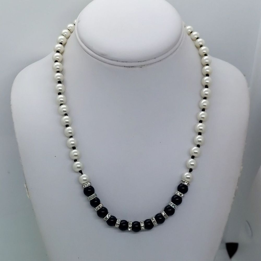 Glass pearl black bead necklace